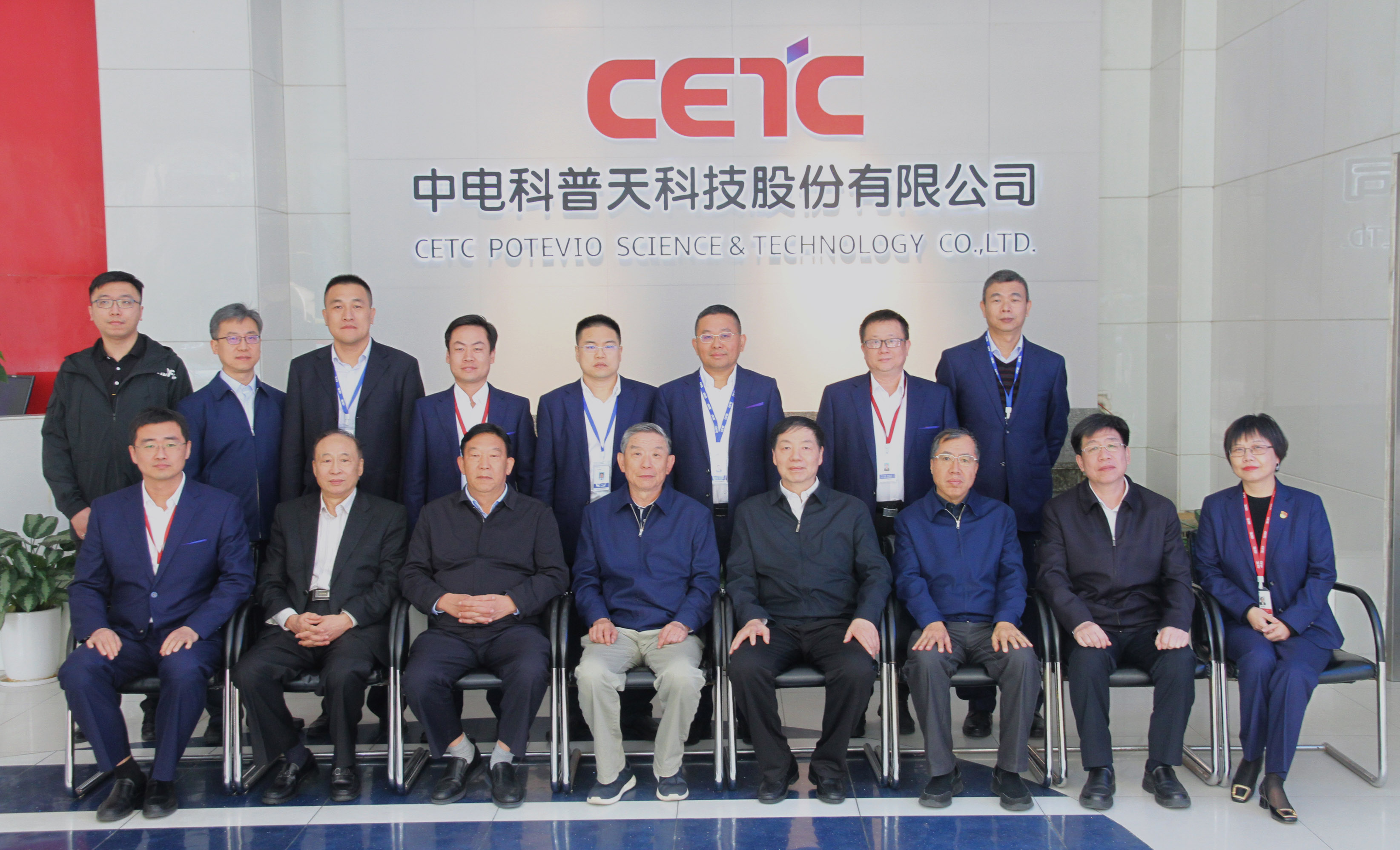 1676856678653857.jpg 合影(微信用).jpg